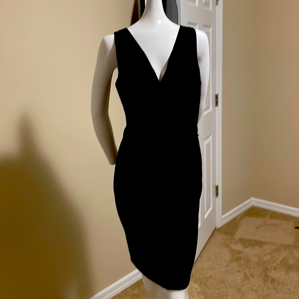 DIANE VON FURSTENBERG Deep V-Neck Ruching & Ruffle Down Front of Pencil Dress 8